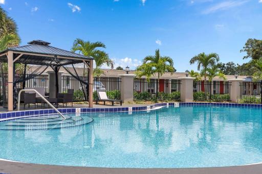 Super 8 by Wyndham Kissimmee-Orlando - Housity