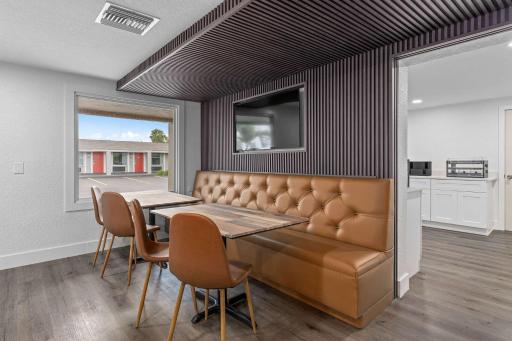 Super 8 by Wyndham Kissimmee-Orlando - Housity