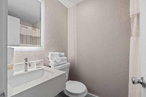 Super 8 by Wyndham Kissimmee-Orlando - Housity