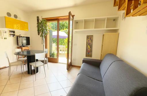 Apartment with a beautiful garden - Housity