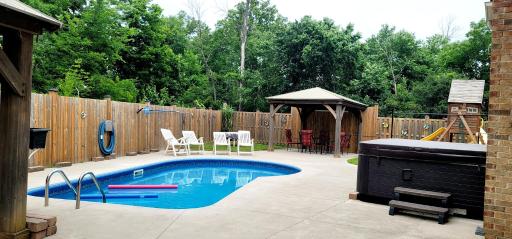 Niagara Falls Villa with Private pool, hottub, water view and Breakfast - Housity