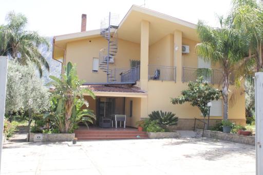 Villa Giù, indipendent villa near airport and sea - Housity