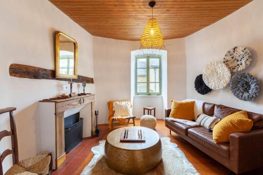 Charming House in Gorgeous, Quiet Village in the Aveyron countryside - Housity
