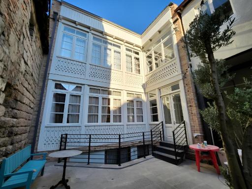COMFORT AND HISTORY - Housity