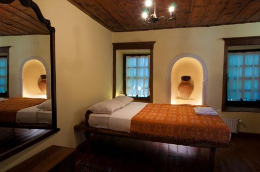 Vergoula's Mansion - Housity