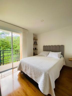 Moderno y tranquilo apartamento cerca a termales. - Housity