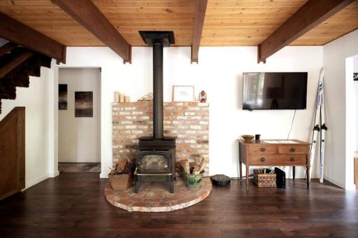 The Cedar Loft - Pet and Family Friendly - BBQ/Pool/Fire Pit - Housity