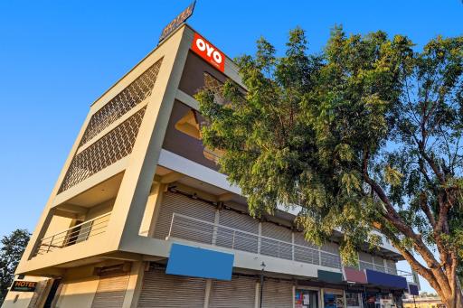 Flagship Hotel Royal Gold - Housity