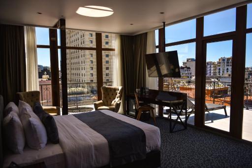 Hotel Monarch - Housity