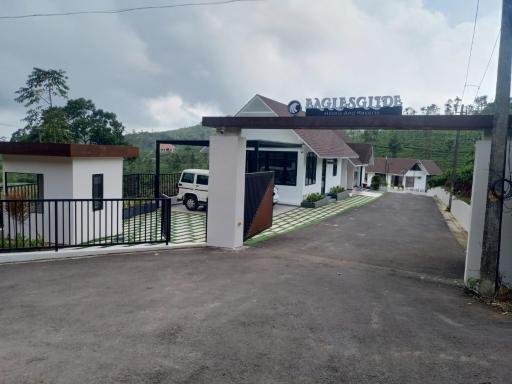 Eagles Glide Hotels & Resorts - Housity