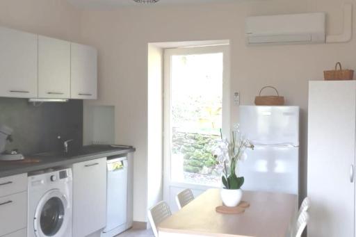 Maison au calme avec jardin et parking privé - Housity