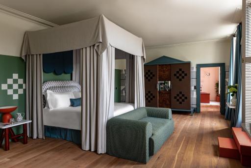 Cowley Manor Experimental - Housity