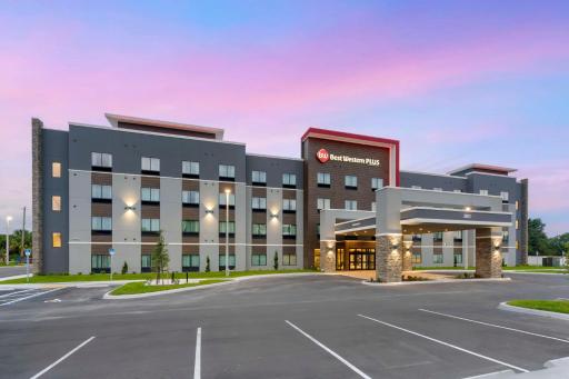 Best Western Plus Winter Haven Inn & Suites - Housity