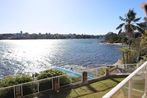 Waterfront on Manly Harbour - Housity