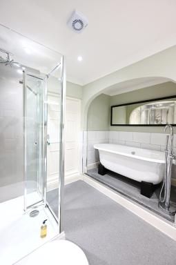 Dovey Inn - Housity