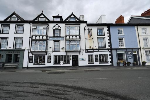 Dovey Inn - Housity