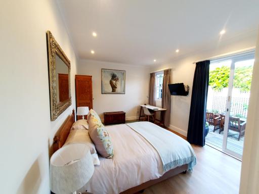 Oak Self Catering Cottage - Housity