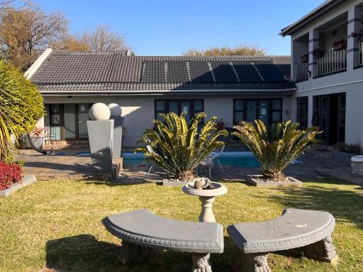 2 Op Terblanche Guesthouse - Housity