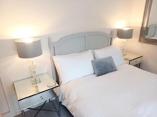 The Little Limes - Ensuite Double Room Own Entrance in Art Deco House - Housity