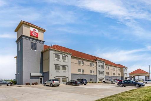 Best Western Plus MidAmerica Hotel - Housity