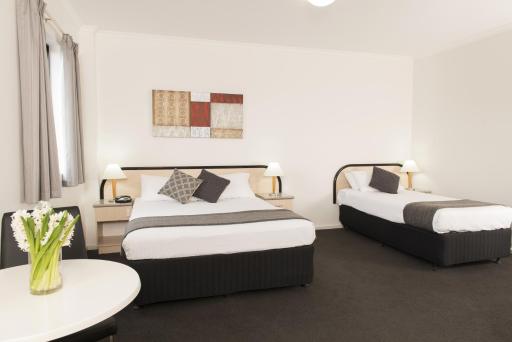 Adelaide Riviera Hotel - Housity