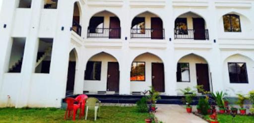 Vamoose Hotel Mandu Sarai - Housity