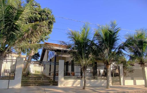 Casa próxima a Praça Central - Housity