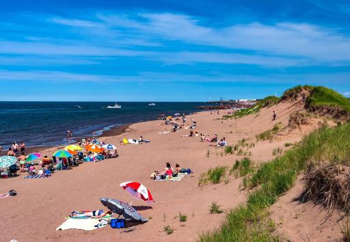 Seabreeze Aboiteau Cottage - beach access - Housity