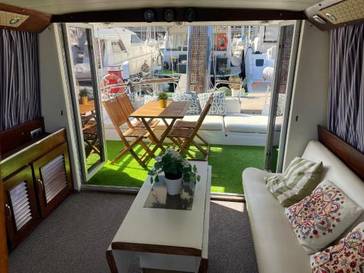 Spacious and cozy boat house in Barcelona - Housity