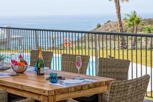 Seaview Luxury 2 Bedrooms Apt in Reserva del Higueron - Hizvo