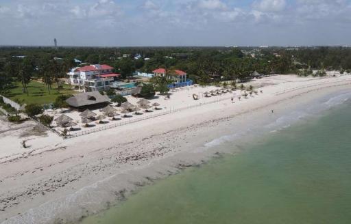 Sun N Sand Beach Resort - Housity