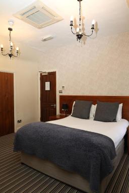 The Olde Kings Arms - Housity