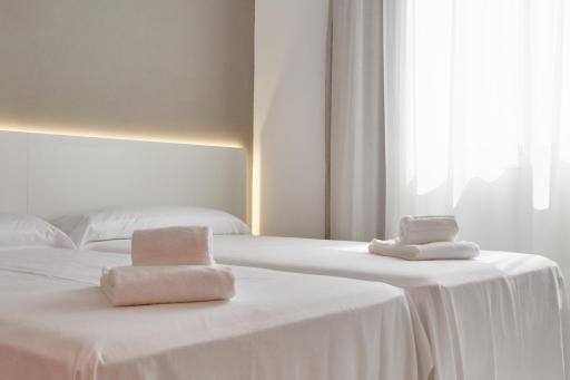 Hotel DL Port - Housity