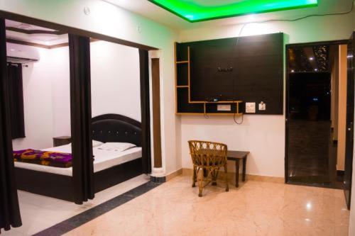 Rajasthan Hotel By The River - Housity