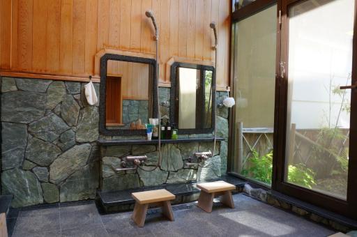 Atelier Bee's Knees Bed & Breakfast - Housity