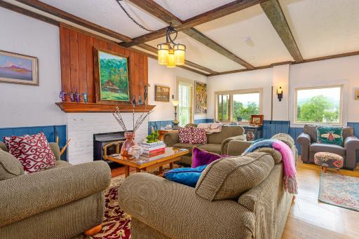 Brass Lantern Inn - Housity