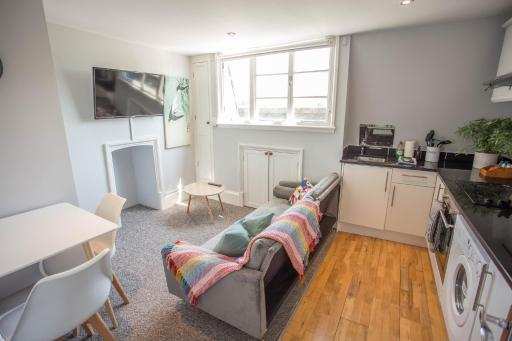 Cosy, Central Flat for up to 4 with Park View - Housity