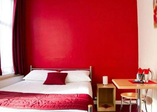 ST NICHOLAS HOTEL - Housity