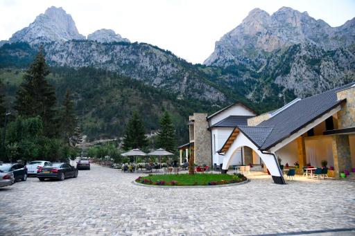 Breezy Hotel - Hizvo