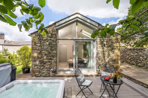 The Cow Shed - with hot tub - Housity