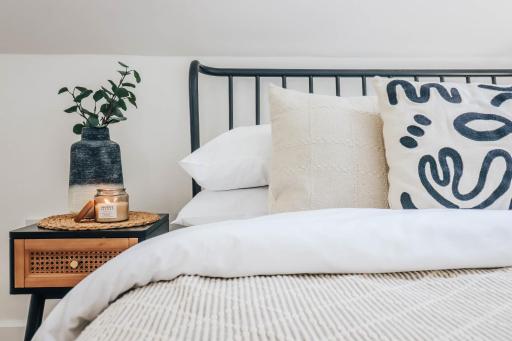 Principality View Apartment Three, by Solace Stays - Housity