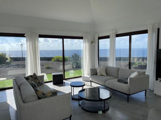 Villa Babel - First Line Seafront Holiday House - Housity