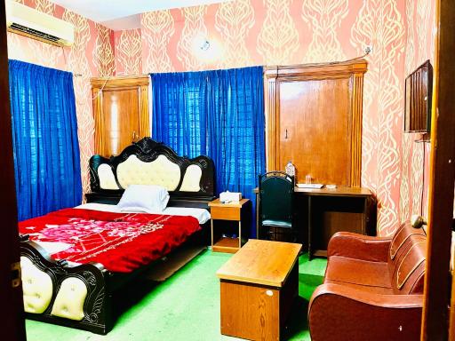 Hotel Crown Plaza Inn - Housity