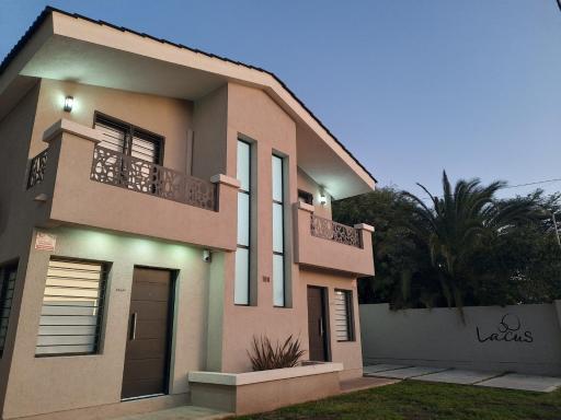 Lacus. Casas de lago. - Housity