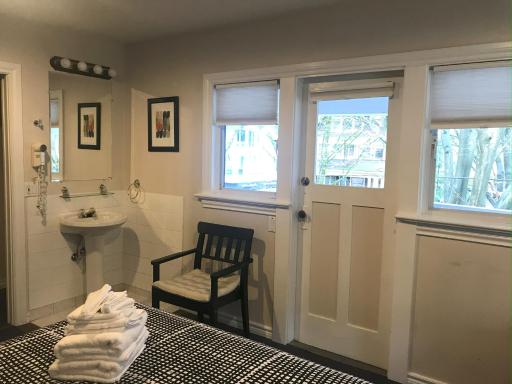 Cambie Lodge - Housity