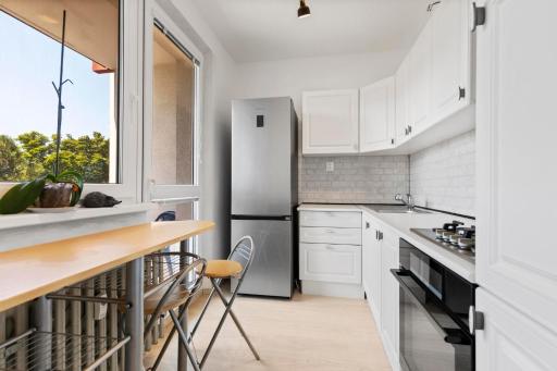 Apartment w Netflix, Coffee or Tea & Parking - Housity