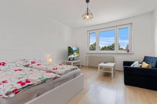Apartment w Netflix, Coffee or Tea & Parking - Housity