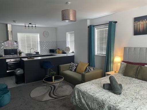 Entire Brand New Serviced Apartment in Moseley - Housity