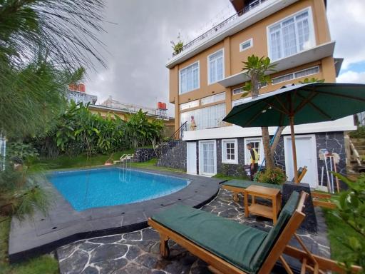 Villa puncak Bogor ala Bali - Housity