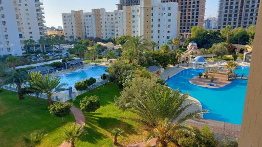 Modern Studio with Pool View - Housity